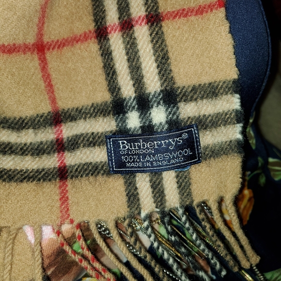 Burberry Scarf - Picture 10 of 10